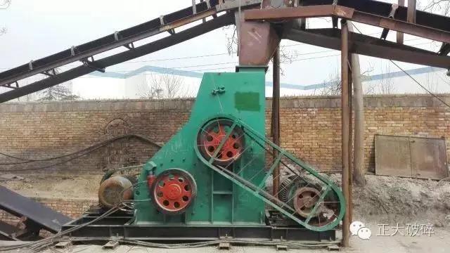 河南新鄉煤矸石加工廠無篩底粉碎機使用現場